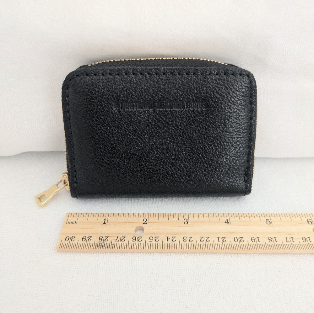 Portland Leather Goods Small Zip wallet in black (pebbled leather)